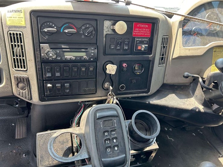 2014-international-durastar-4300-image-11