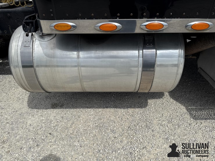 2006-peterbilt-379-image-17