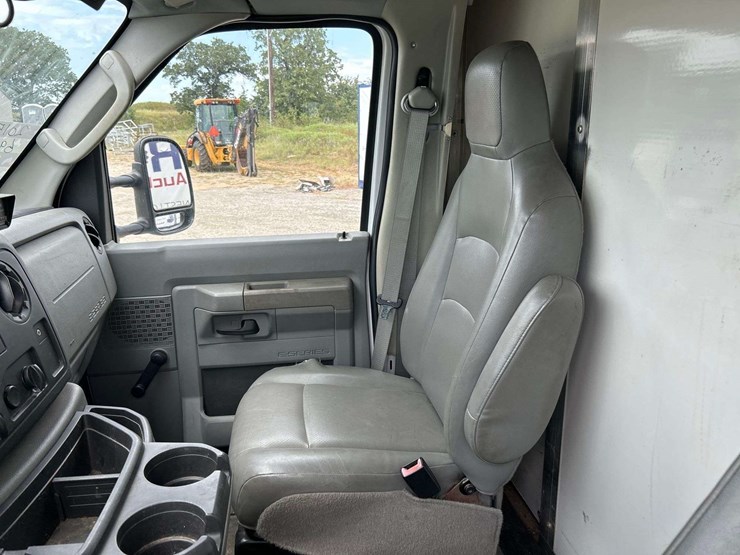 2015-ford-e350-image-16
