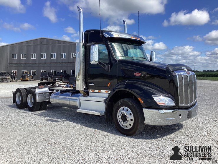 2019-peterbilt-579-image-3