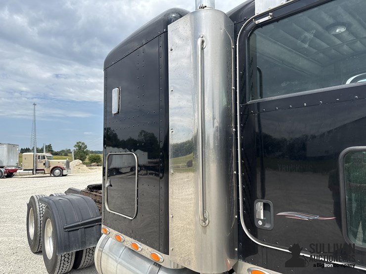 2006-peterbilt-379-image-12