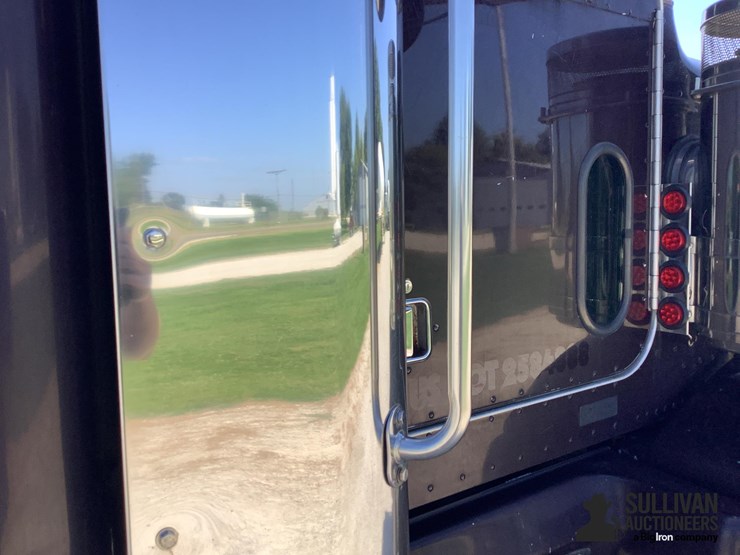 1996-peterbilt-377-image-18