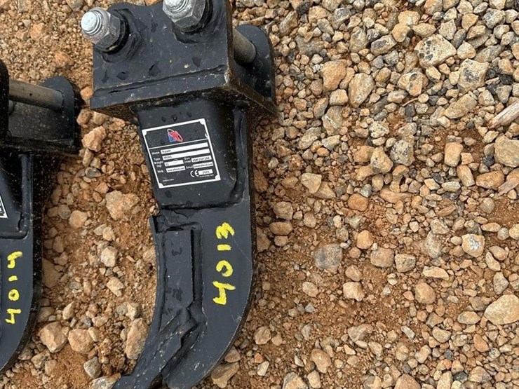 iranch-mini-excavator-ripper-attachment-image-1