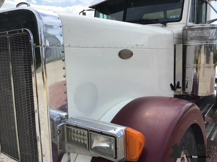 2000-peterbilt-379-image-13