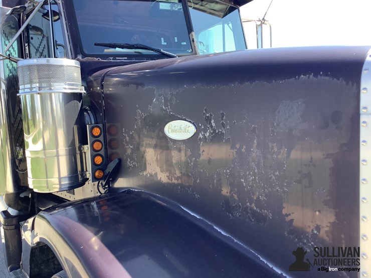 1996-peterbilt-377-image-11