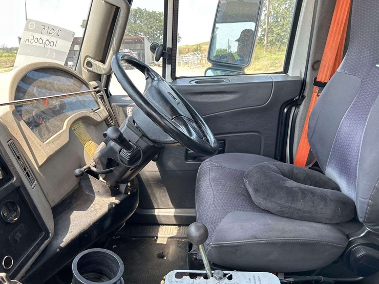 2014-international-durastar-4300-image-13
