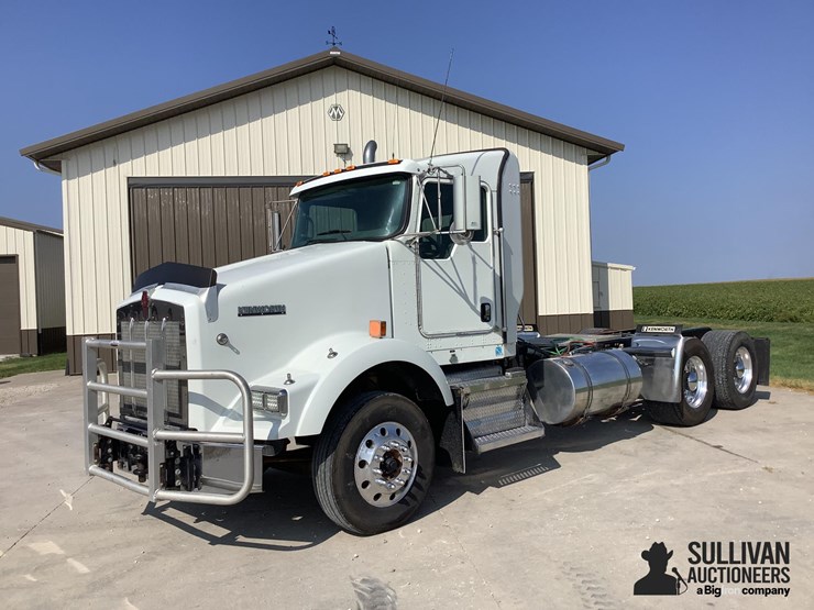 2013-kenworth-t800-image-1