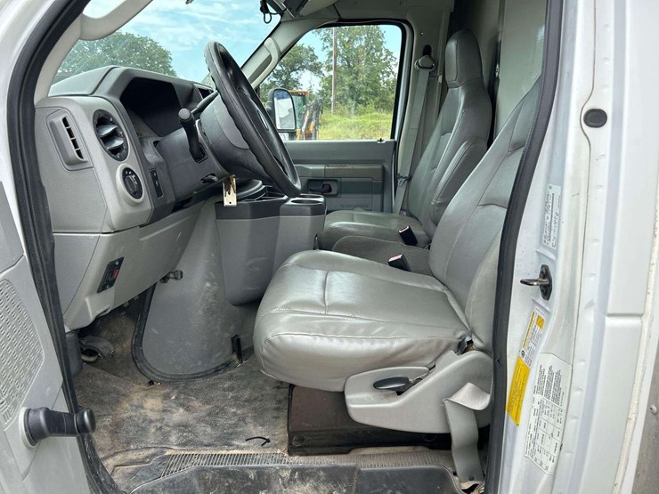 2015-ford-e350-image-11