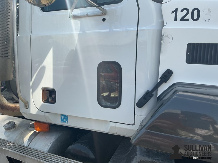 2002-mack-ch613-image-13