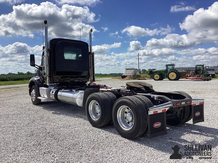 2019-peterbilt-579-image-7