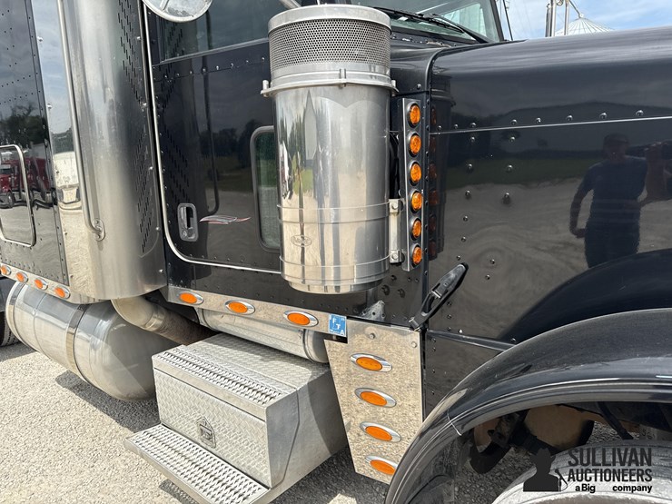 2006-peterbilt-379-image-10