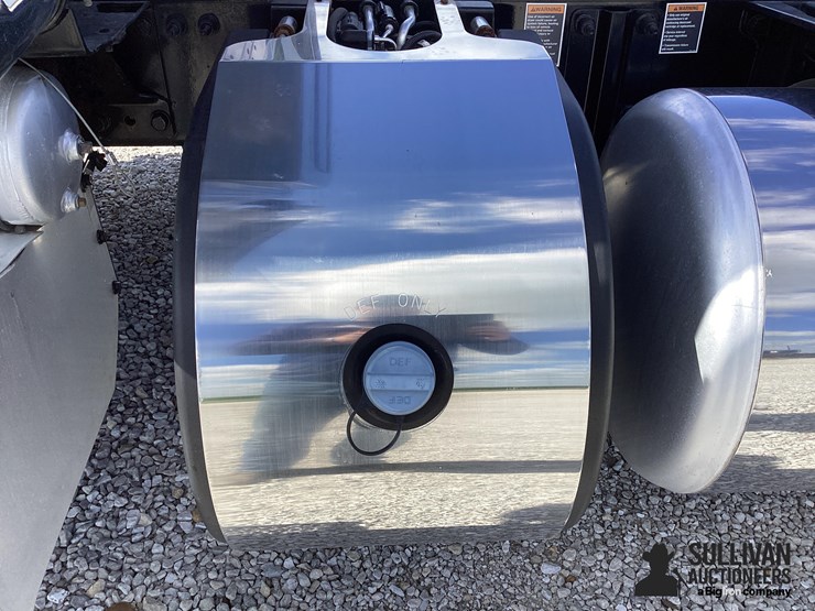2019-peterbilt-579-image-15