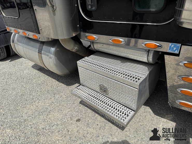 2006-peterbilt-379-image-11