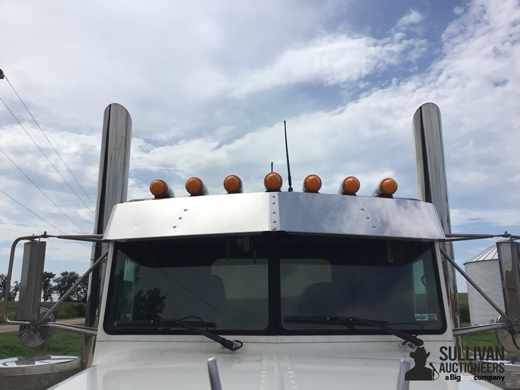 2000-peterbilt-379-image-12