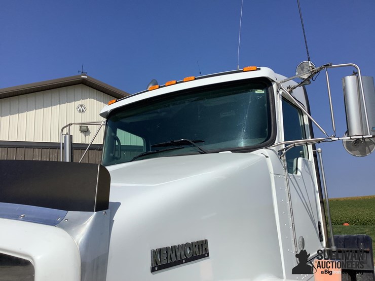 2015-kenworth-t800-image-13