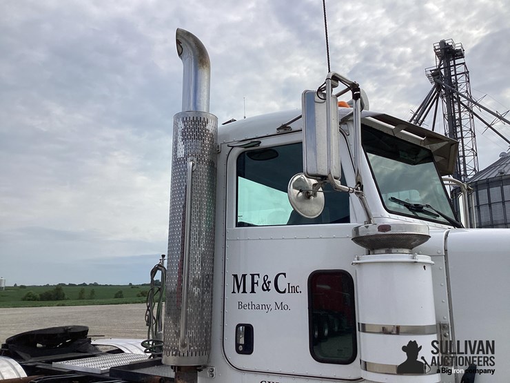 2009-peterbilt-367-image-19