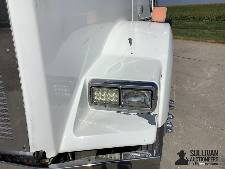 2015-kenworth-t800-image-14