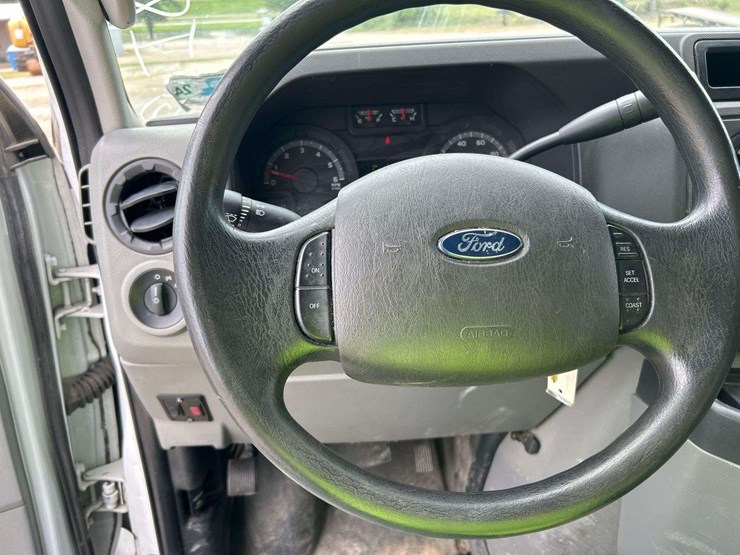 2015-ford-e350-image-13