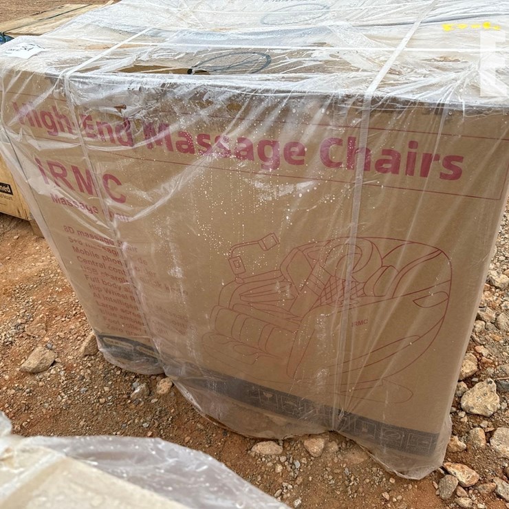 HIGH-END MASSAGE CHAIR