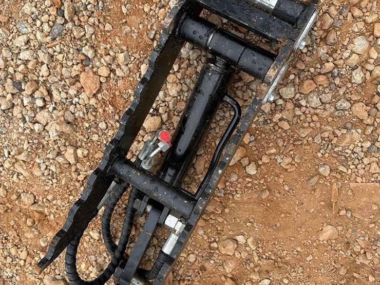 iranch-mini-excavator-hydraulic-thumb-clamp-image-1