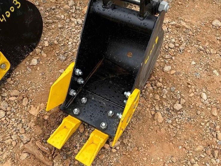 iranch-20-cm-mini-excavator-bucket-attachment-image-1