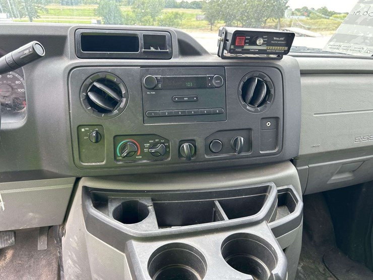 2015-ford-e350-image-14