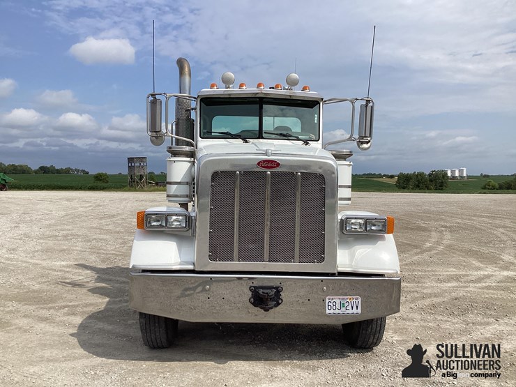 2009-peterbilt-367-image-2