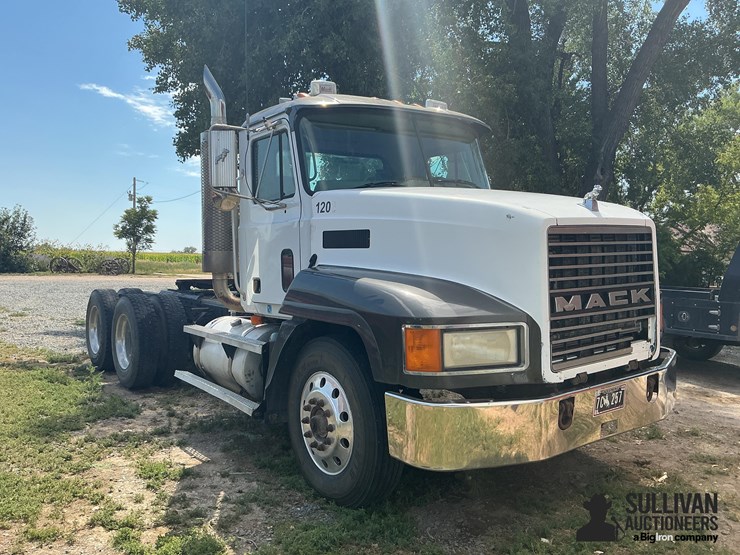 2002-mack-ch613-image-3