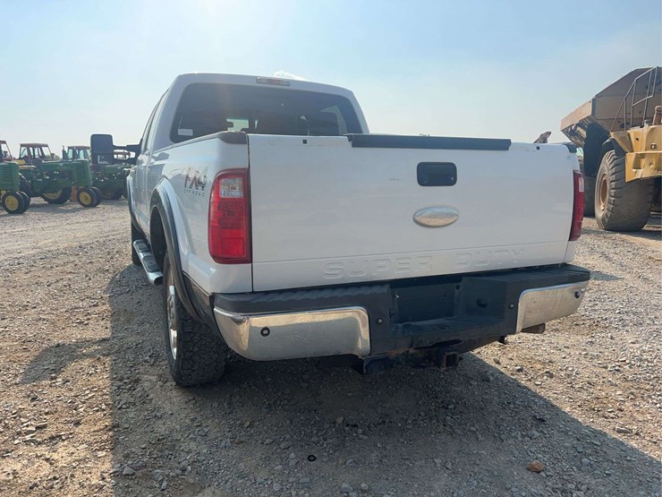 2016-ford-f250-lariat-image-2