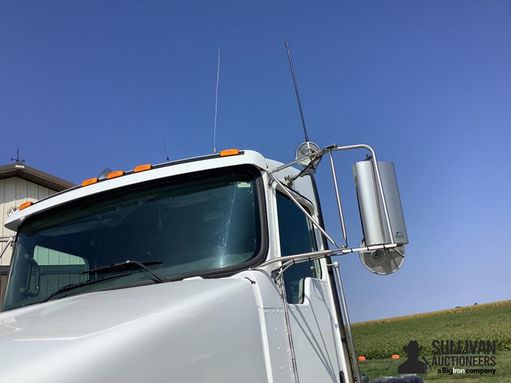 2015-kenworth-t800-image-12