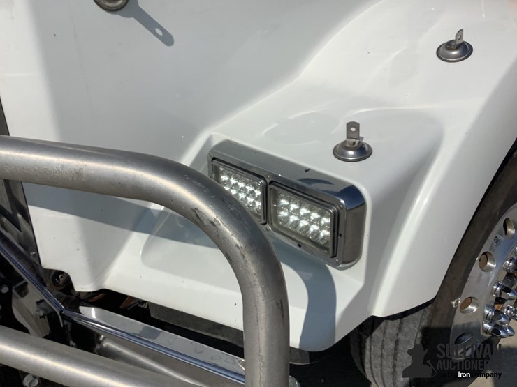 2013-kenworth-t800-image-13