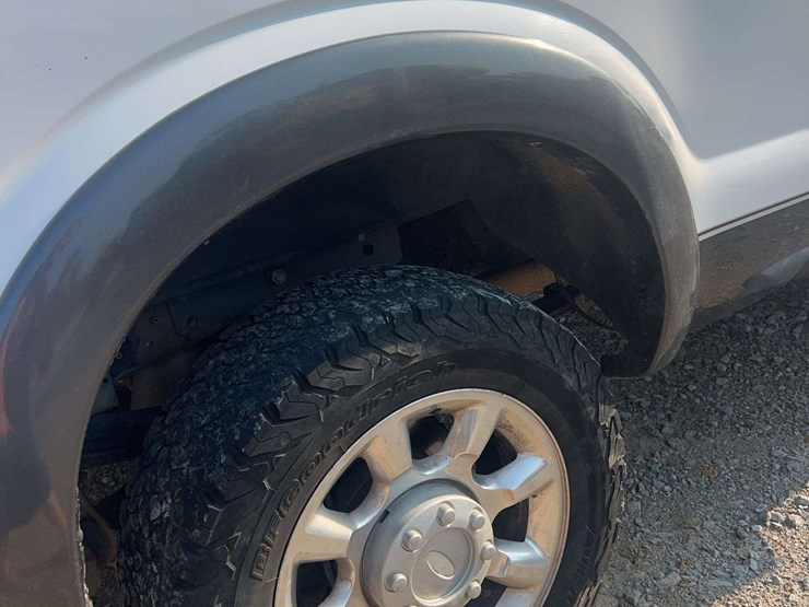 2016-ford-f250-lariat-image-22