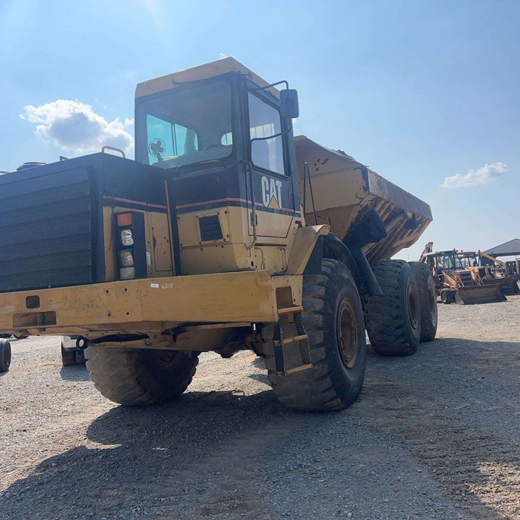 Cat D400E T/A Dump Truck