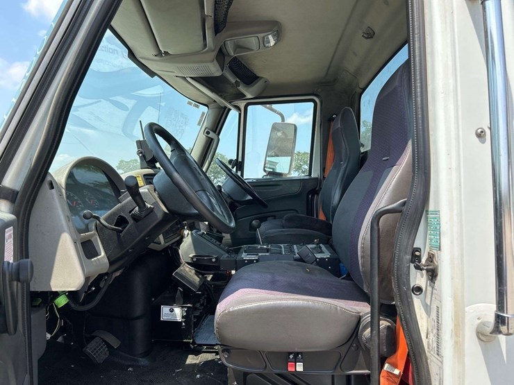 2014-international-durastar-4300-image-8