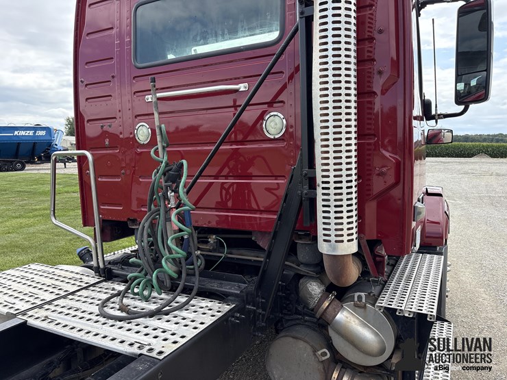 2015-volvo-vn-image-15