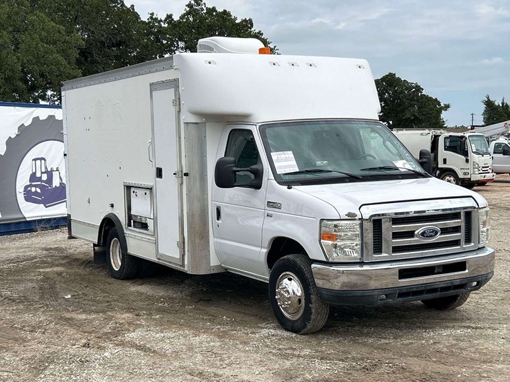 2015-ford-e350-image-4