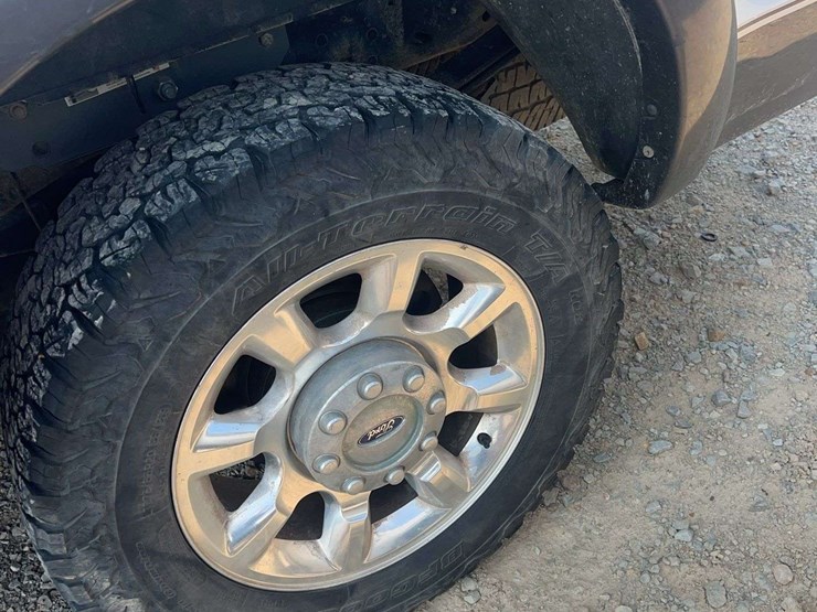 2016-ford-f250-lariat-image-15
