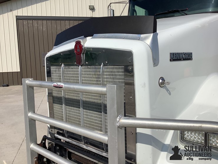 2013-kenworth-t800-image-10