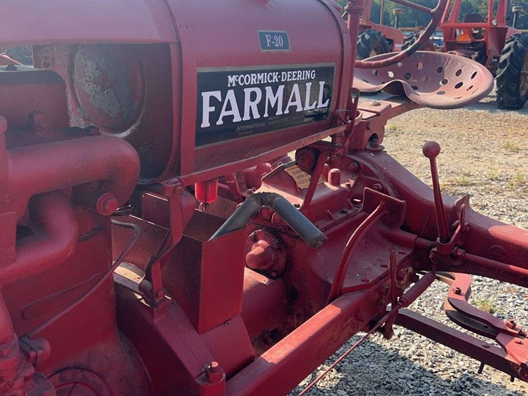 farmall-f-20-tricycle-tractor-image-11
