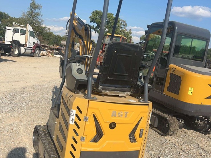 agt-mx12rx-mini-excavator-image-3