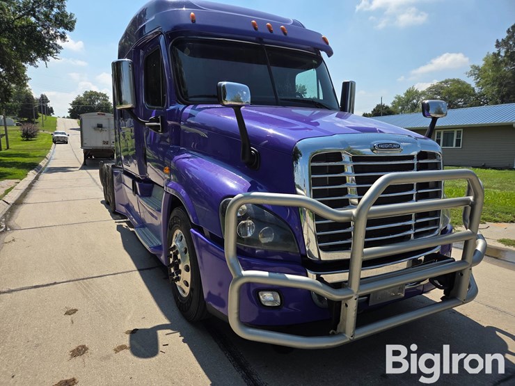 2016-freightliner-cascadia-125-evolution-image-3
