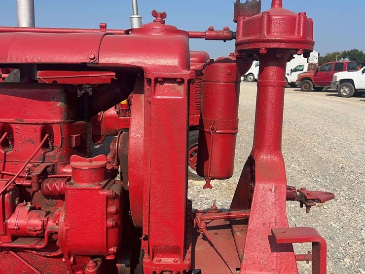 farmall-f-20-tricycle-tractor-image-18