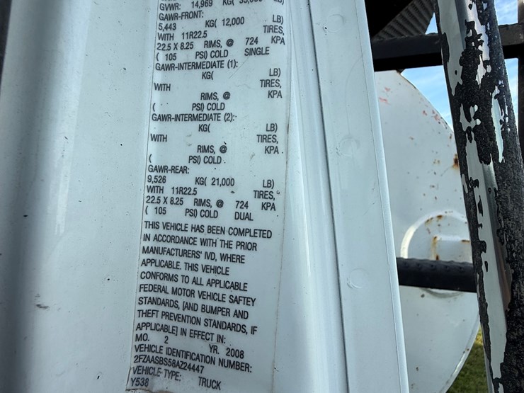 #17-•-2008-sterling-9500-tandem-axle-conventional-fuel-&-lube-truck-image-64