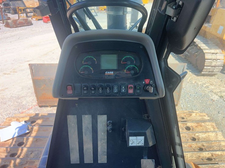 2021-case-1150m-cab-dozer-image-28