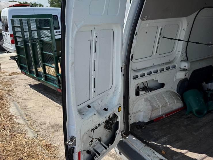 2012-utility-van-image-31