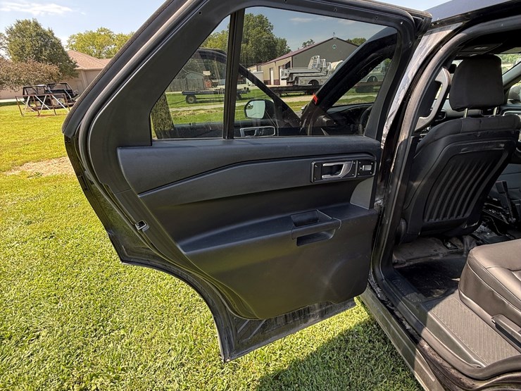 2021-ford-explorer-police-interceptor-image-23