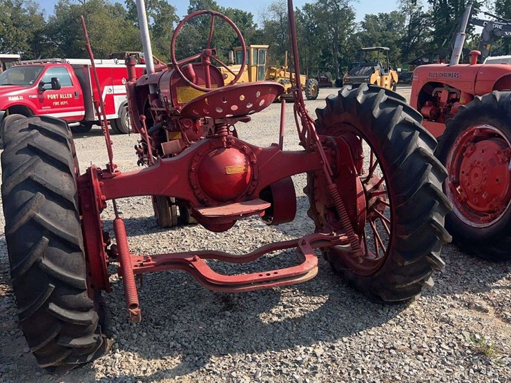 farmall-f-20-tricycle-tractor-image-3