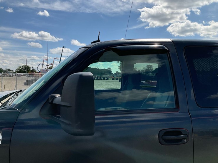 2003-chevrolet-silverado-image-18