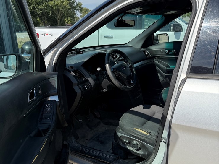 2016-ford-explorer-police-interceptor-image-9