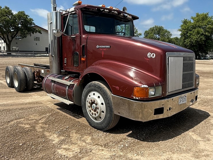 1995-international-9400-image-1